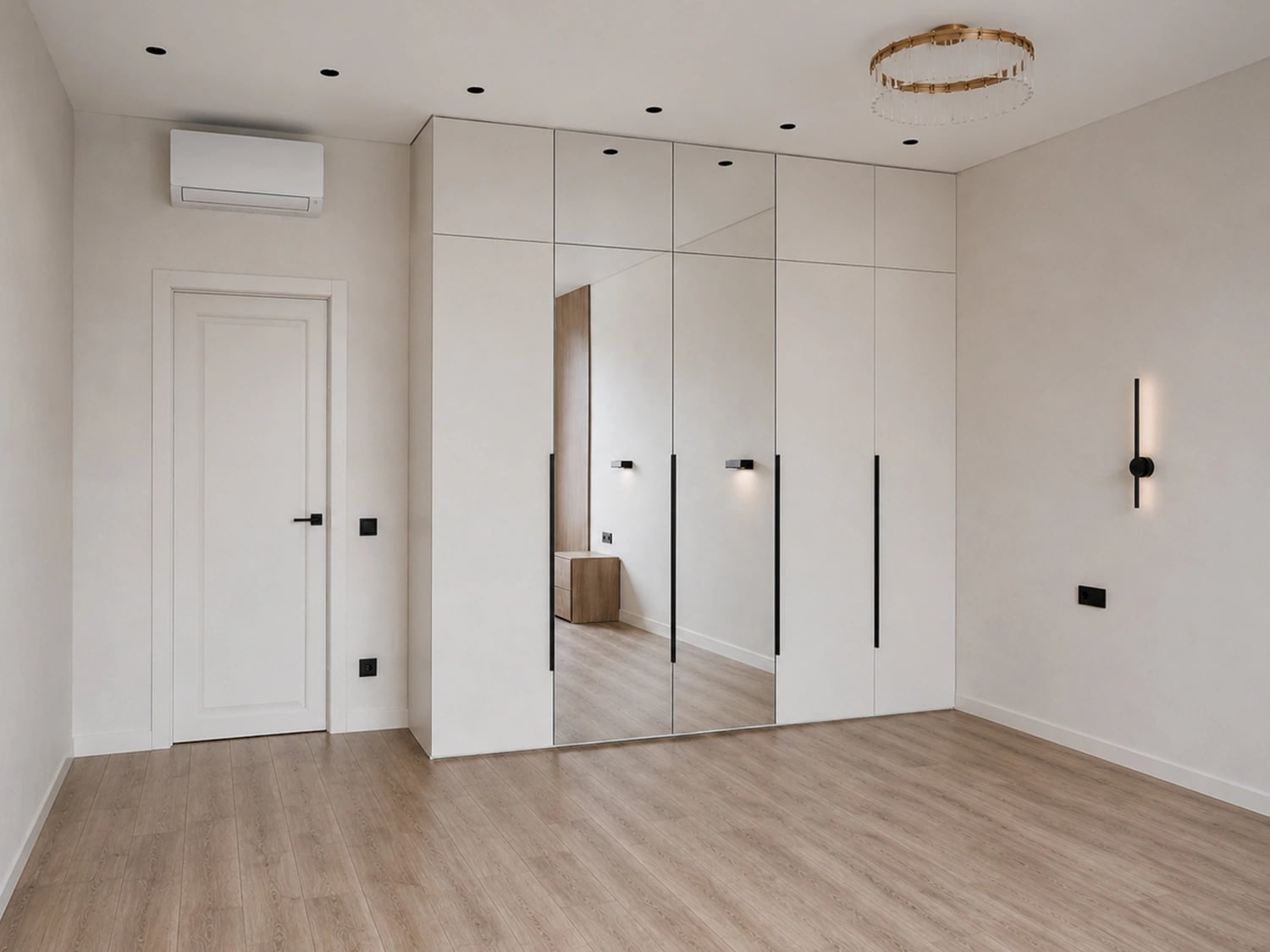 Распашной шкаф с зеркальными фасадами